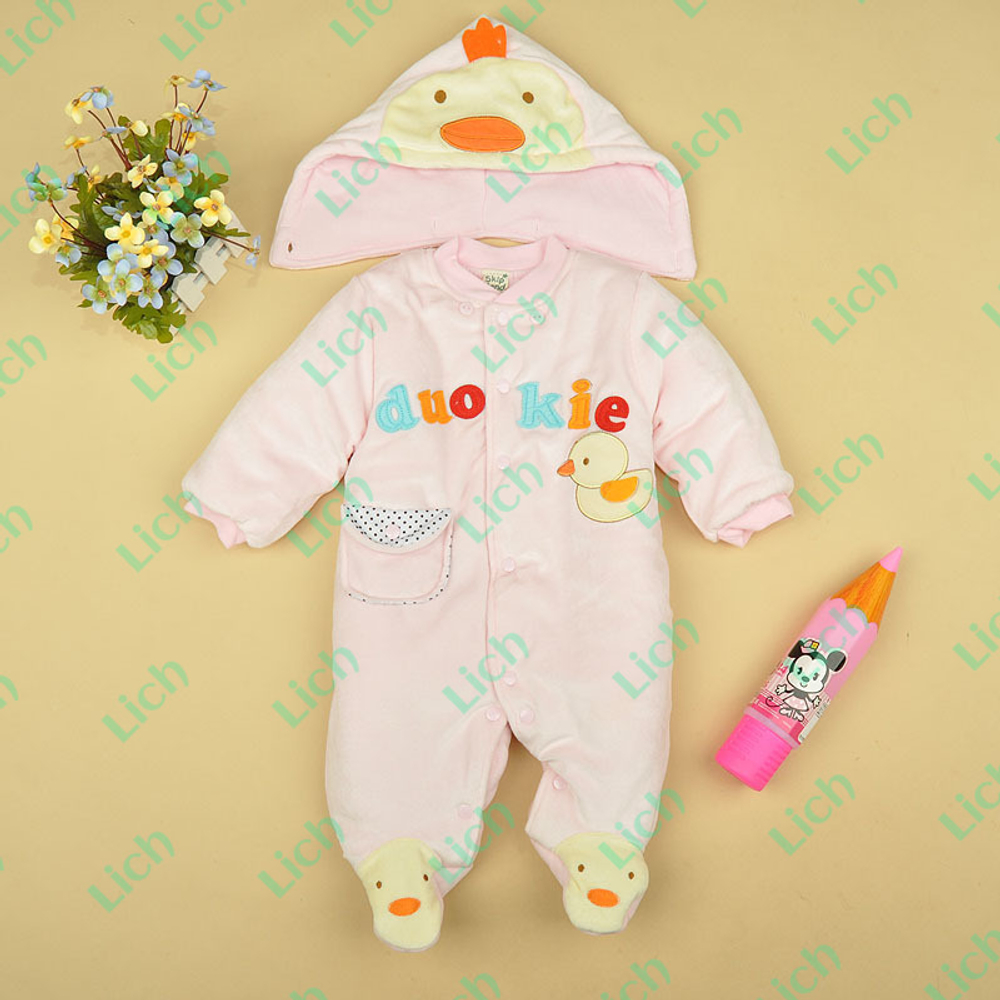 Комбинезон с нашивками и капюшоном на кнопках