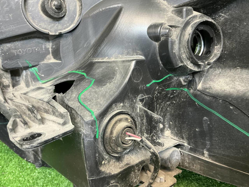 Фара правая Toyota RAV 4 CA40 (2015-2019) галоген