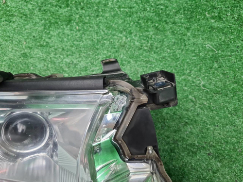 Фара правая Land Cruiser 200 (2015-2021) LED