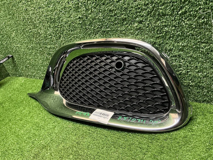 Решетка бампера LH Mercedes S Z223 (20-нв) Maybach