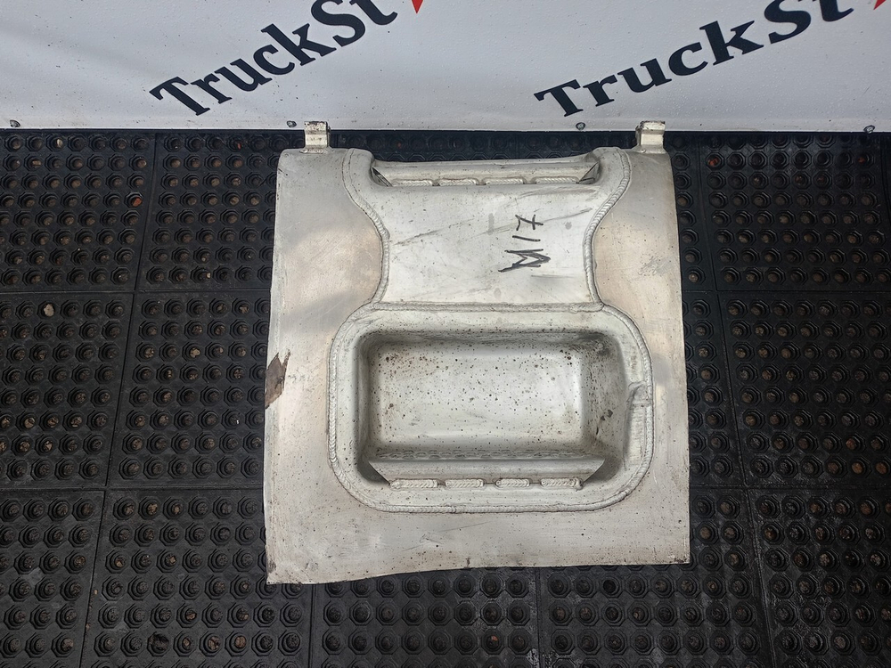 Подножка топливного бака 2019 г.