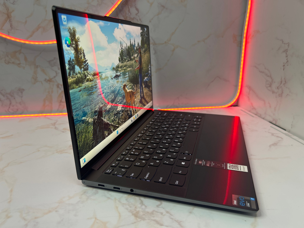 Ноутбук Lenovo Yoga Slim 9i 14ITL5 (82D1003CRU) 14"/Intel Core i7-1165G7 /RAM 16GB/SSD 2048GB/ Intel Iris Xe Graphics/3840x2160 4K UHD/IPS/Windows11/Подсветка кл-ры: LED/черный