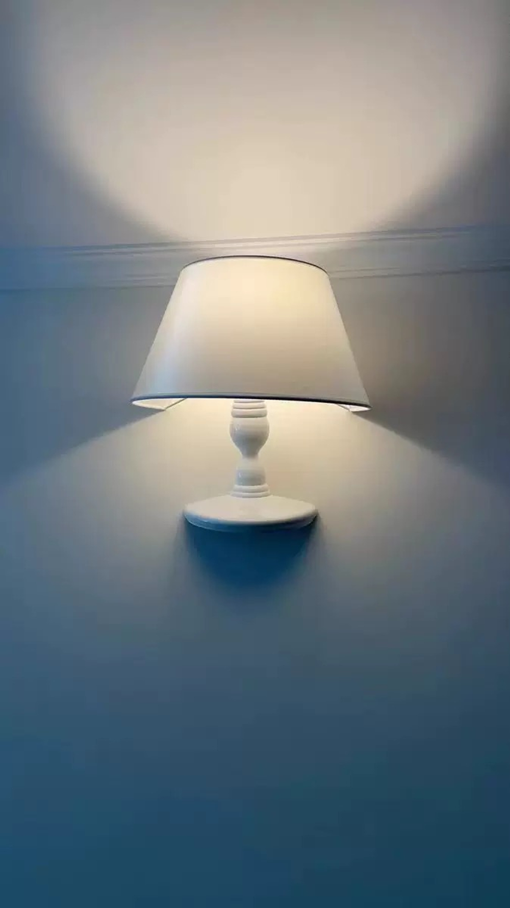 Wall design lamp Titaniс by Charles Trevelyan (white)