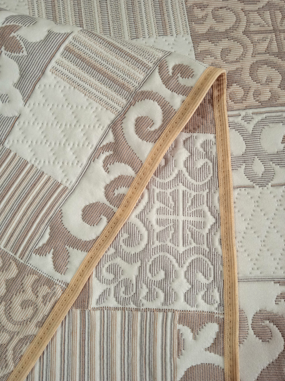 Покрывало жаккардовое двухстороннее Нежность 151-18 1,5 (150х200)