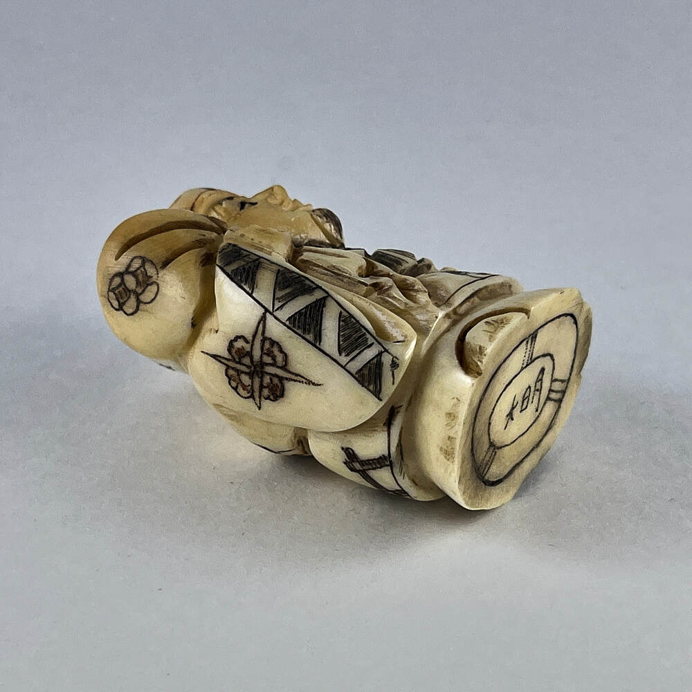 Статуэтка нэцкэ Дайкоку с мешком риса