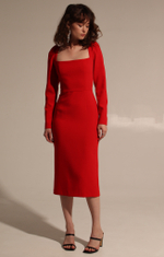 Платье-футляр каре