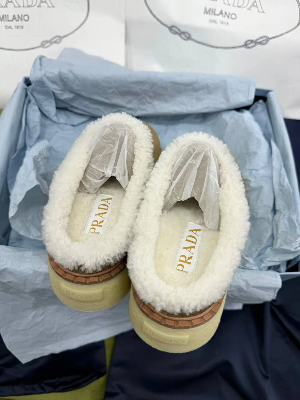 Мюли Prada Mule женские замшевые с мехом в коричневом цвете