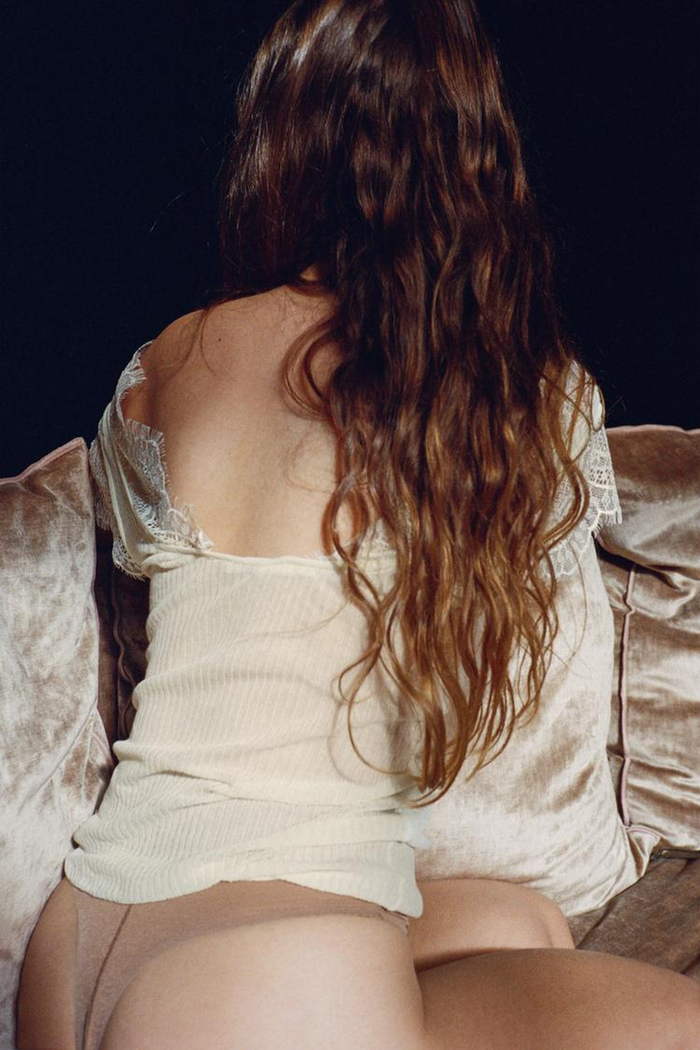 ZARA ТРИКОТАЖНЫЙ ТОП С КРУЖЕВОМ, ЭКРЮ