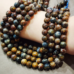 Питерсит, пестрый, гладкий шар 8 - 8.2мм, цена за нить 9.5см (1/4)