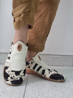 ADIDAS Кроссовки Taekwondo Mei с анималистическим принтом, белый/черный