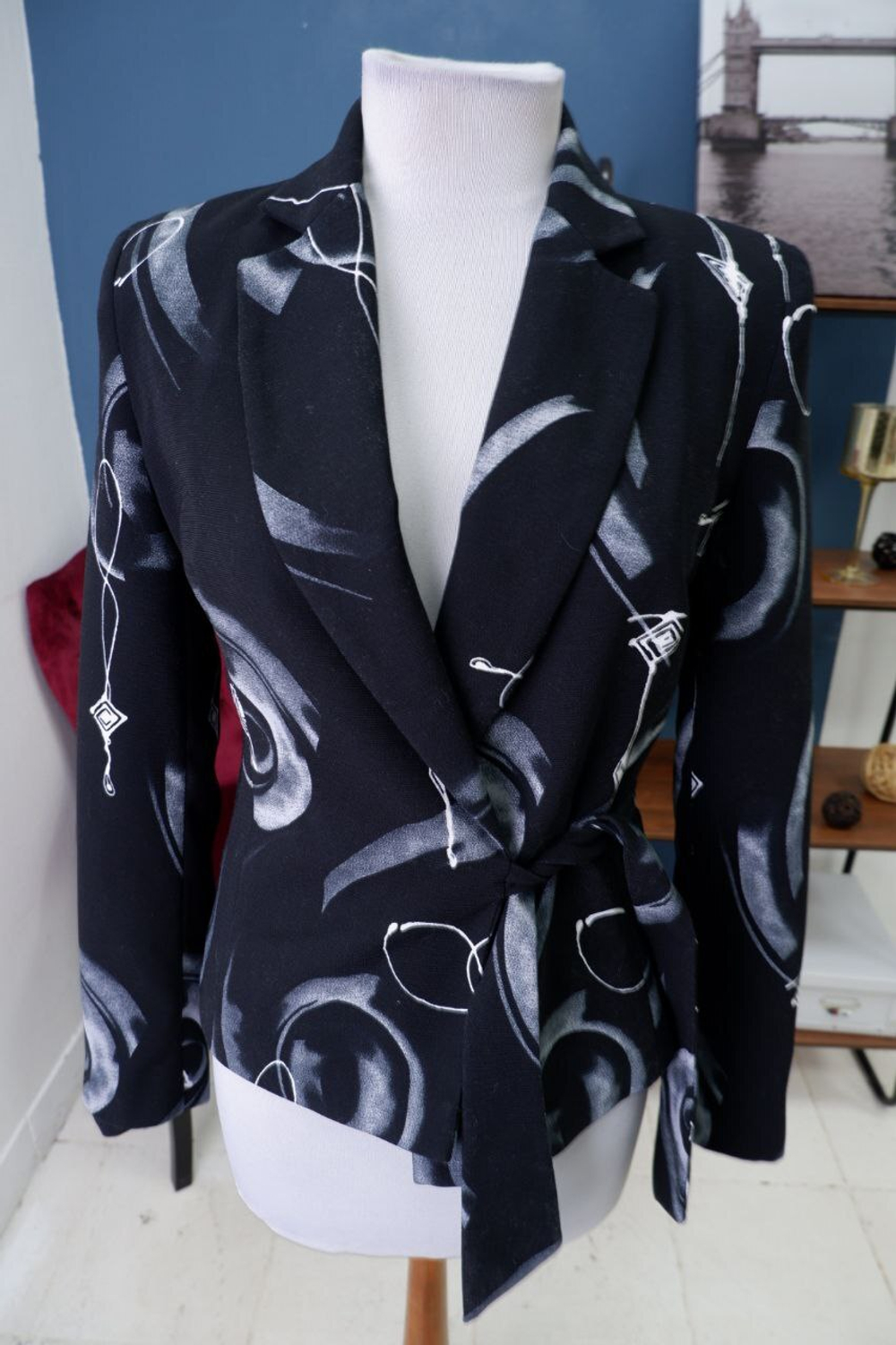 Жакет с поясом 44 размер