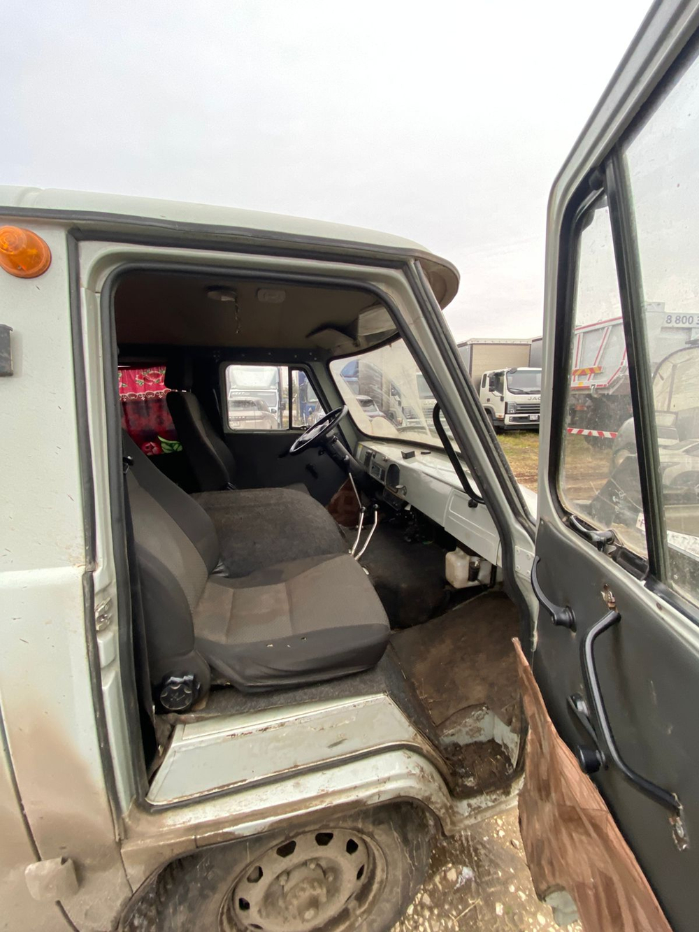 UAZ 3909* Бортовой 390945 (Тент, 4+1 мест, без ABS, Бензиновый, 2,7 л, 112 л.с.)