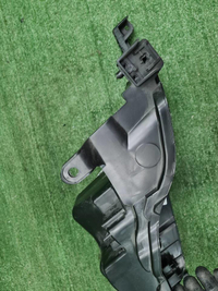 Корпус фары правый Toyota Land Cruiser 200 (15-21)