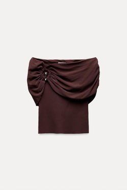 ZARA ТРИКОТАЖНЫЙ ТОП С ОТКРЫТЫМИ ПЛЕЧАМИ И МЕТАЛЛИЧЕСКИМ КОЛЬЦОМ, КОРИЧНЕВЫЙ