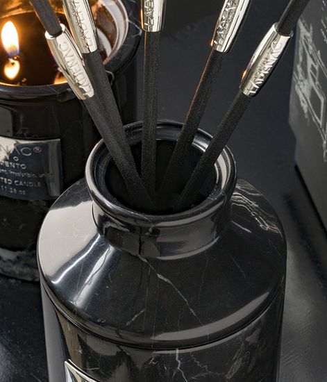 Cuir des Medicis, диффузор в мраморе Rinascimento collection, Ladenac Milano