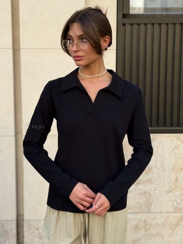 Черный лонгслив с воротником-поло