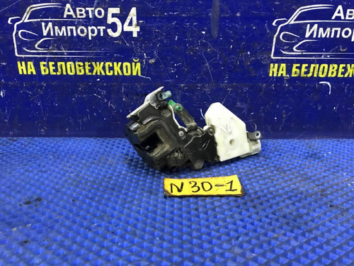 Замок двери задней левой NISSAN R’NESSA 1999