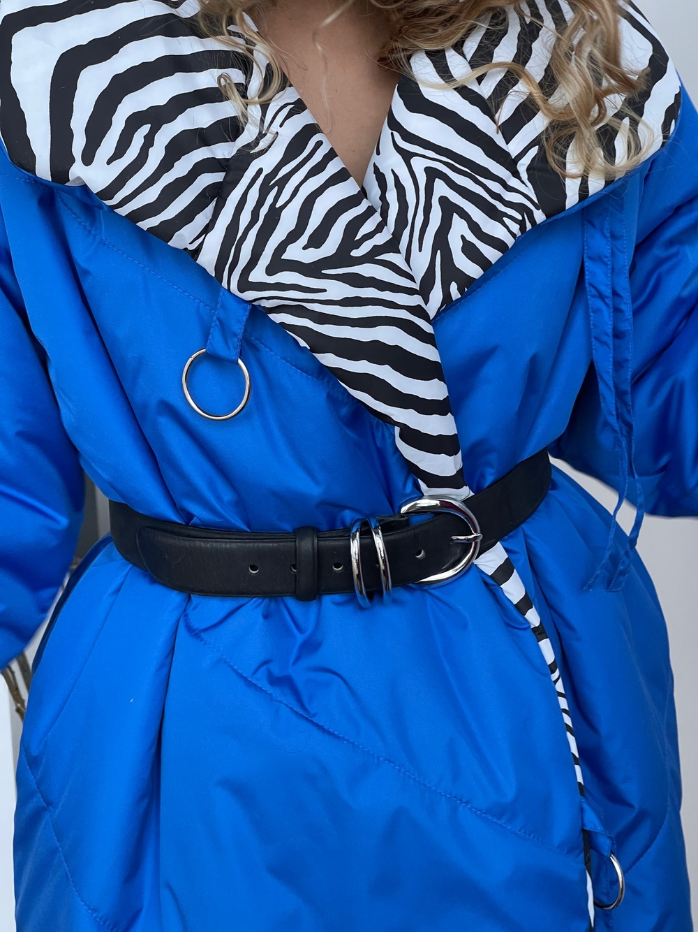 Наглый пуховик двусторонний микс оттенок василек и зебра
