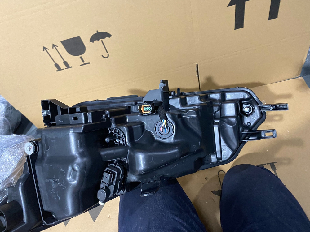 Оригинальная LED фара Nissan Qashqai J11