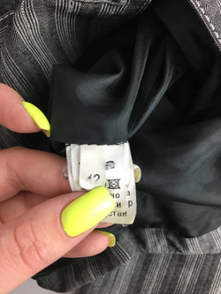 Костюм PERSONAGE серый в полоску 42 размер