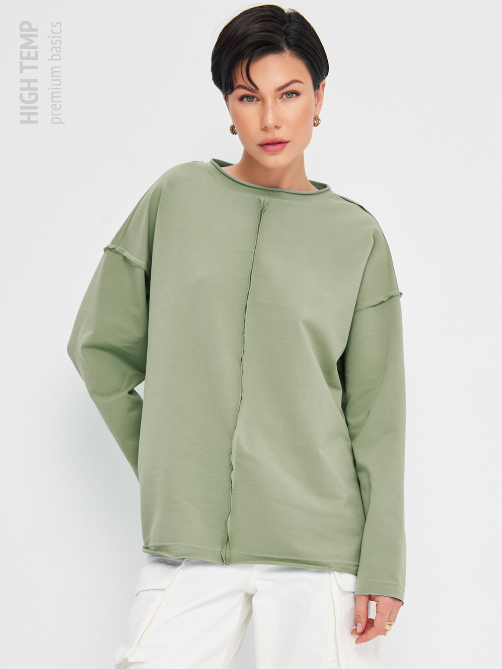 Свободный легкий свитшот со швами наружу