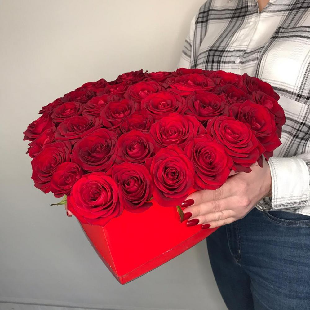 Композиция в коробке "Сердце с розами"