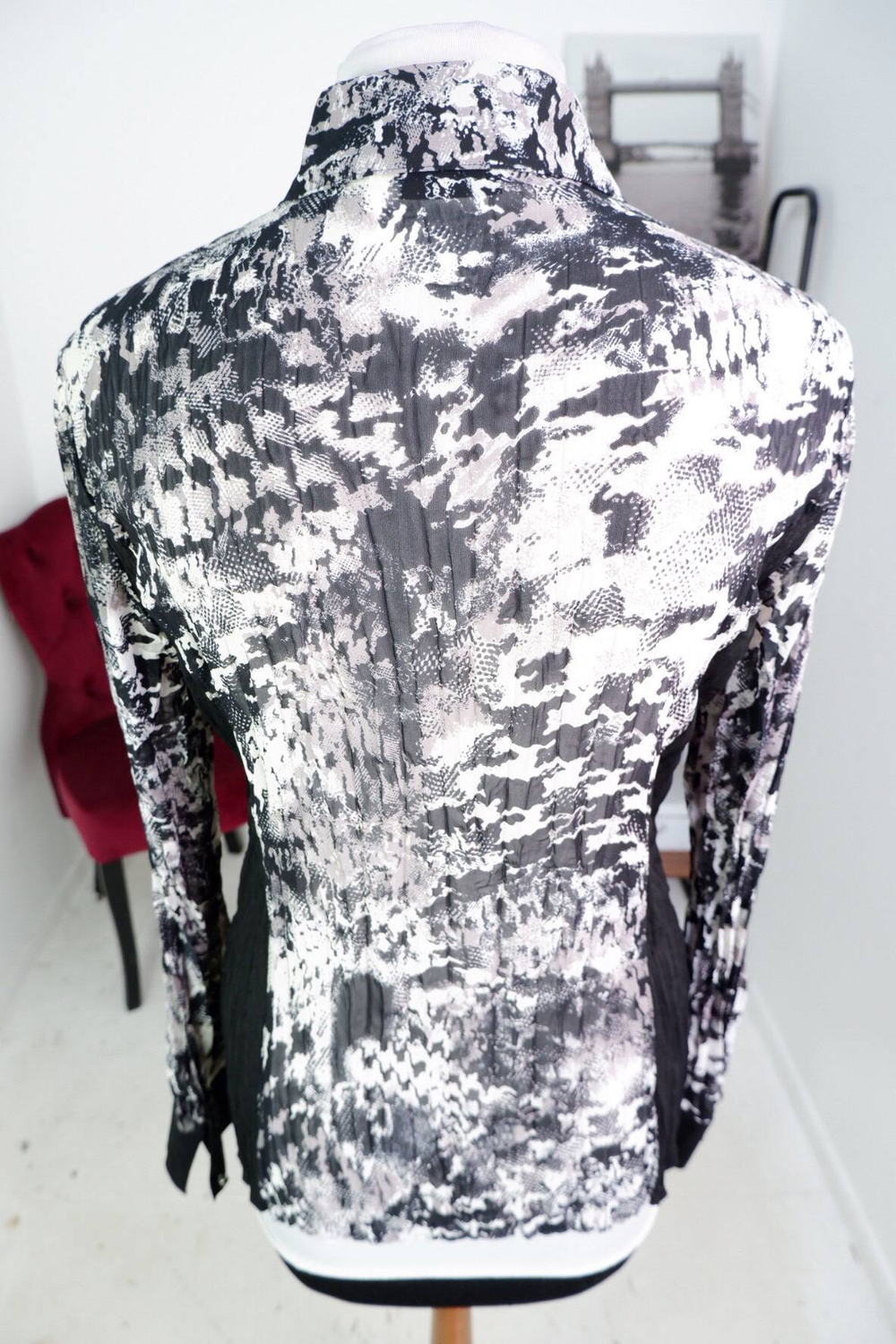 Блузка Gerry Weber стильная, визуально на 46 размер