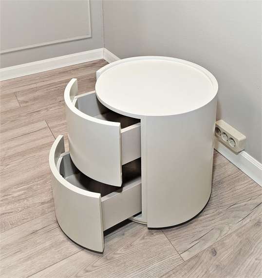 Прикроватная тумбочка Giado с двумя ящиками, белая