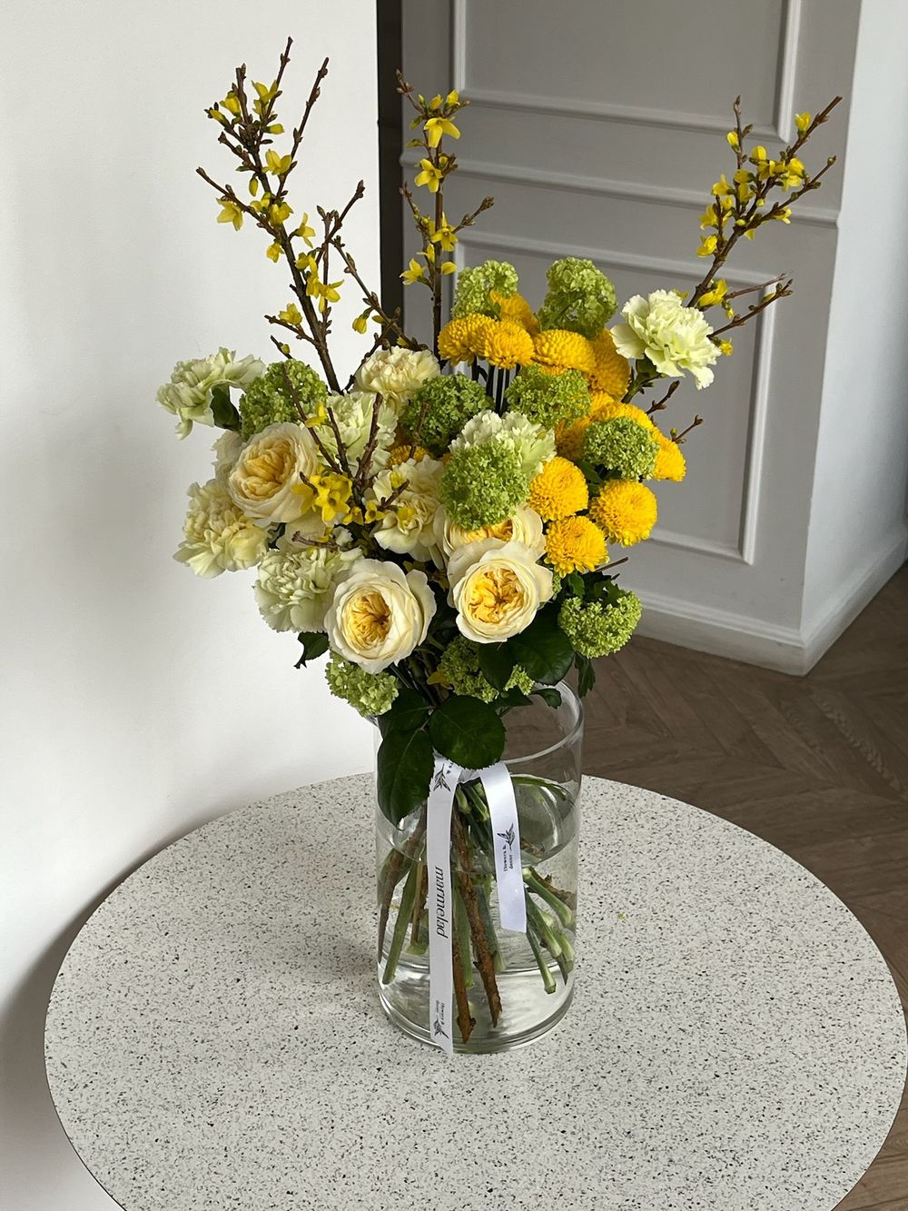 Букет сборный в ярких оттенках под ленту