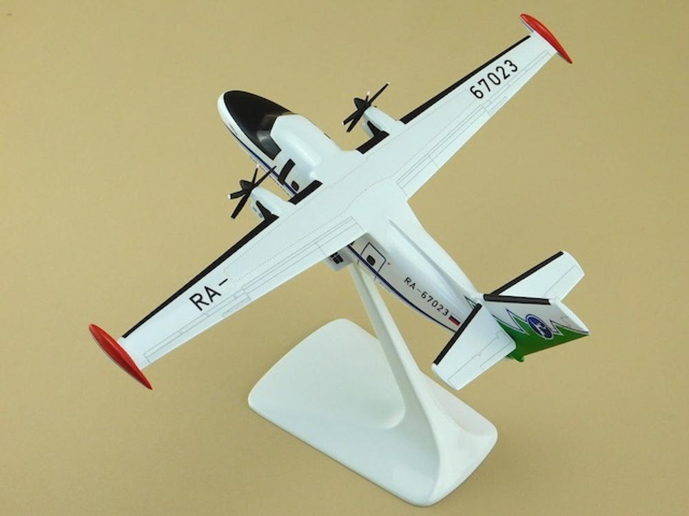 Модель самолета L-410 (М1:72, Комиавиатранс)
