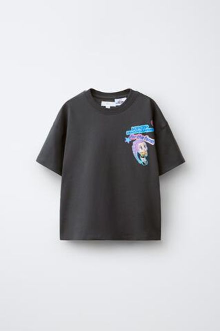 ZARA ФУТБОЛКА С ЭФФЕКТОМ ПОТЕРТОСТИ KPOP DEMON HUNTERS™ NETFLIX ©, АНТРАЦИТОВО-СЕРЫЙ