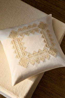ZARA HOME ЧЕХОЛ ДЛЯ ДЕКОРАТИВНОЙ ПОДУШКИ С КОНТРАСТНОЙ ВЫШИВКОЙ, СВЕТЛО-БЕЖЕВЫЙ