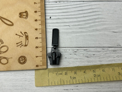 Бегунок-авомат ТРАКТОР т8 черный декор