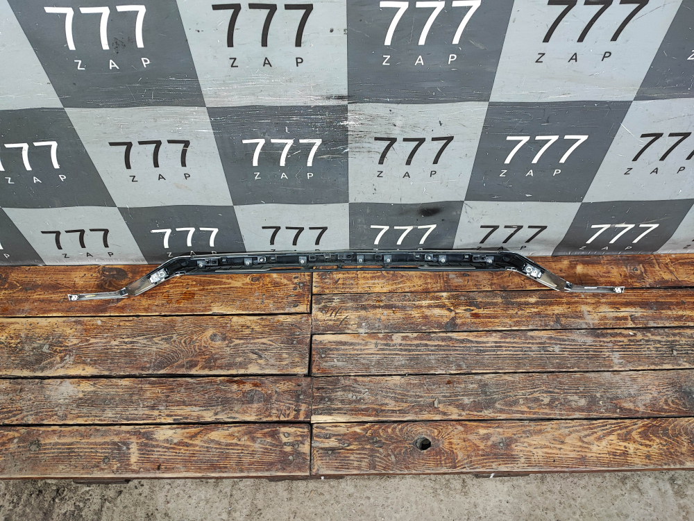 Накладка крышки багажника Geely Tugella 19-нв Б/У Оригинал 5062040200