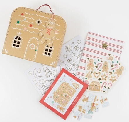 Чемодан "Пряничный" с подарками внутри