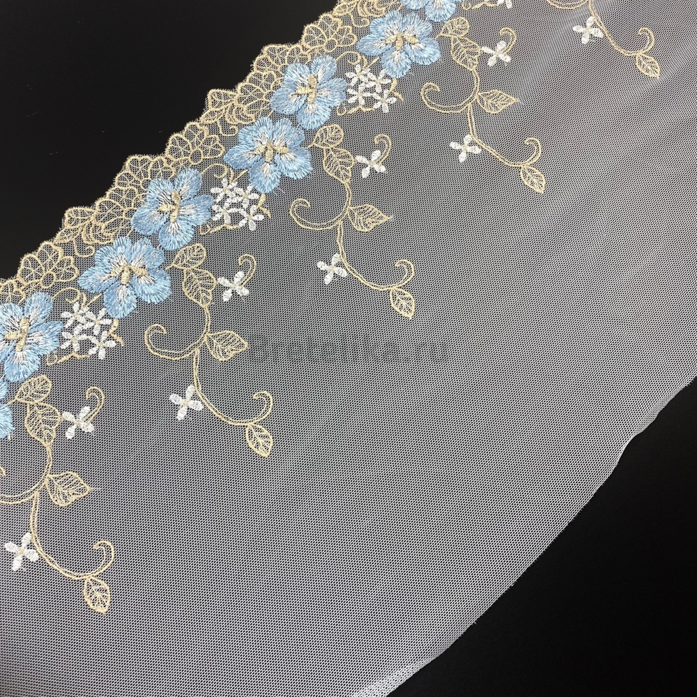 Вышивка на сетке небесная 23 см