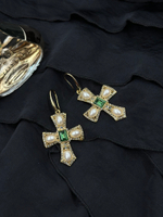Серьги кресты с жемчугом, цирконами и зеленым кристаллом, оттенок золото
