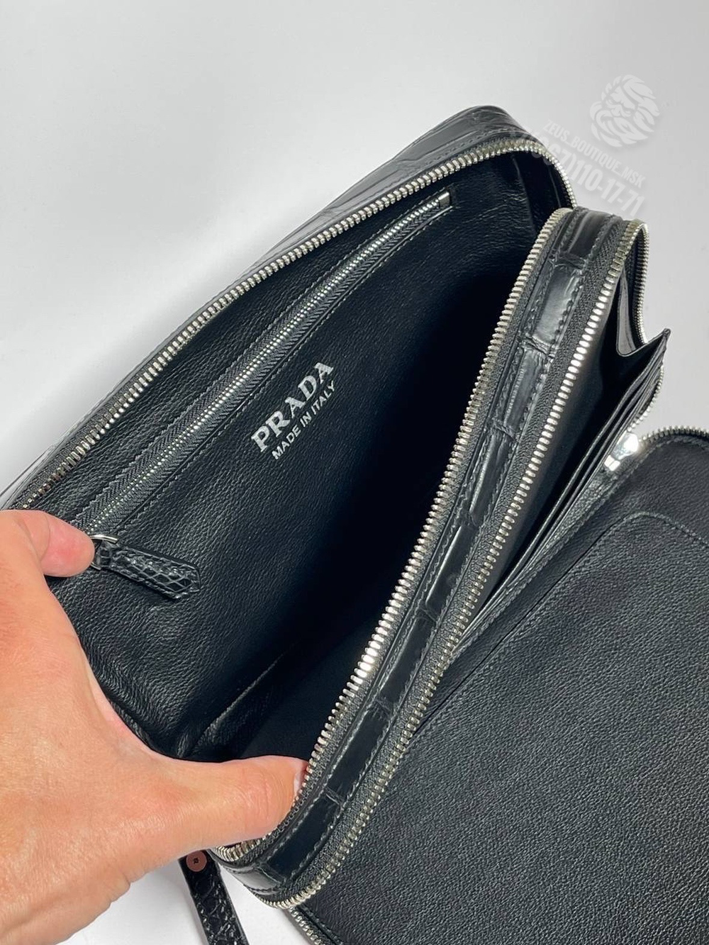 Клатч Prada из кожи крокодила