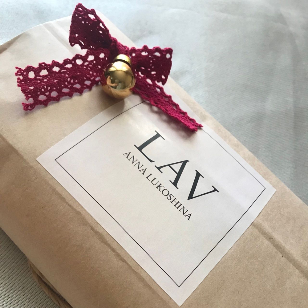 Скатерть на стол новогодняя (50*50см)-салфетка-дорожка "Еловая гирлянда" LAV ANNA LUKOSHINA