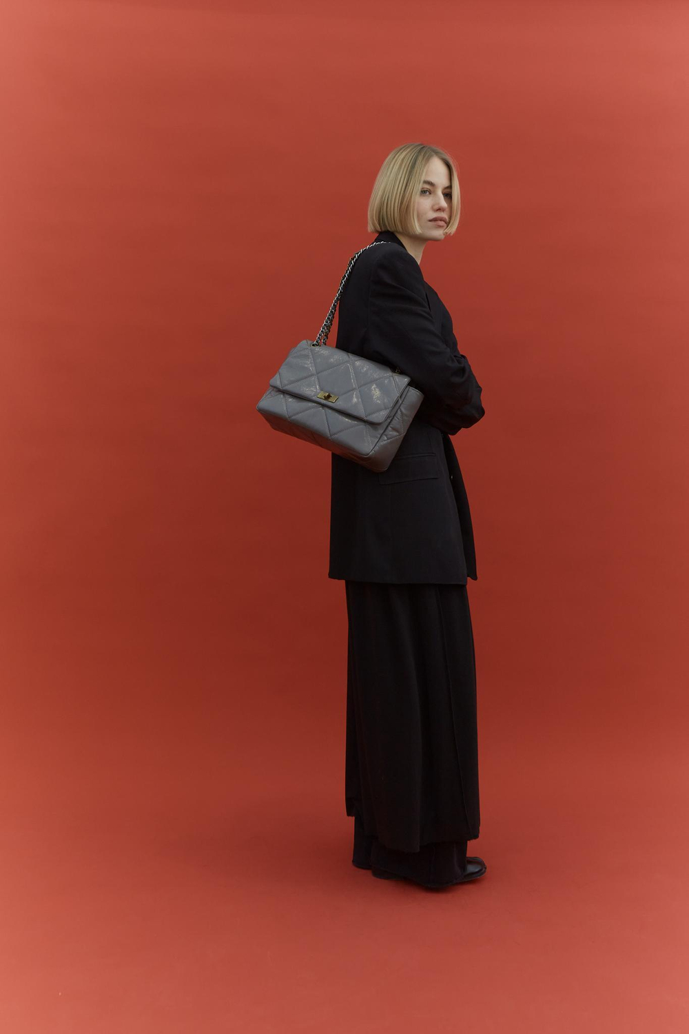 KELLY M серая