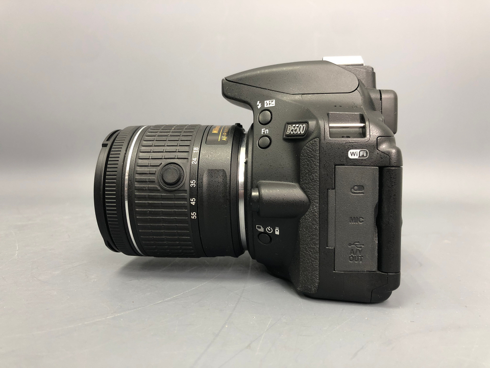 Nikon D5500 kit 18-55mm 1.080 кадров
