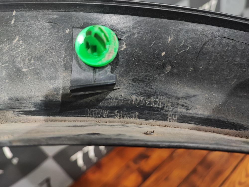 Накладка крыла заднего правого Mazda CX-5 2 (KF) 17-нв Б/У Оригинал KB7W51W51