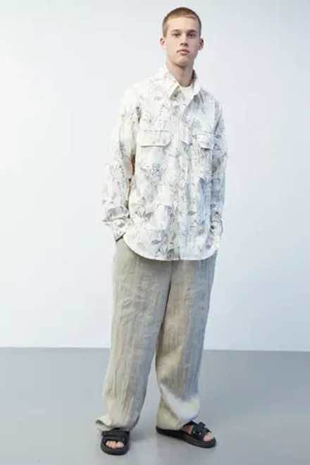 Объемная мужская рубашка с тропическими цветами