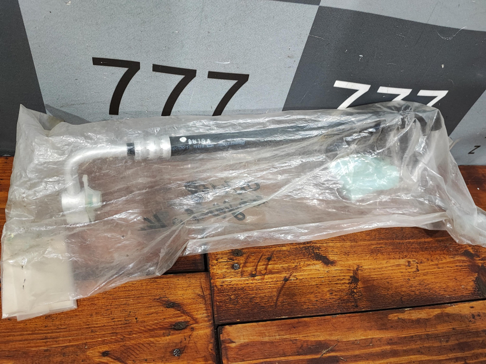 Трубка кондиционера Ranger, B-series 97-06 Новая Оригинал UH7161461A