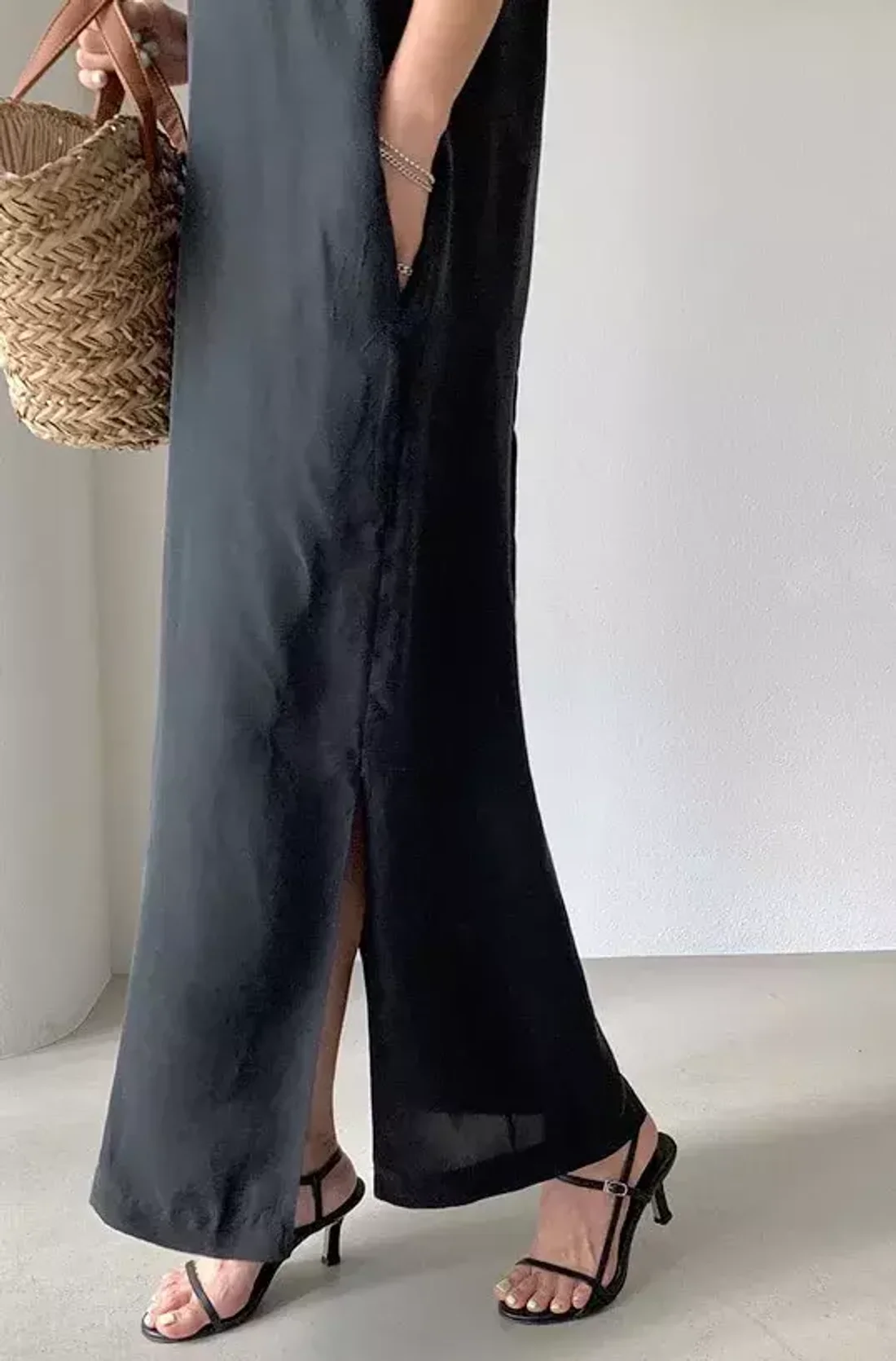 Платье с поясом «LOJI»