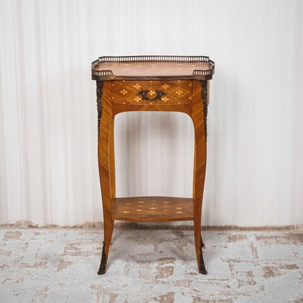 Антикварный приставной столик в стиле Людовика XV