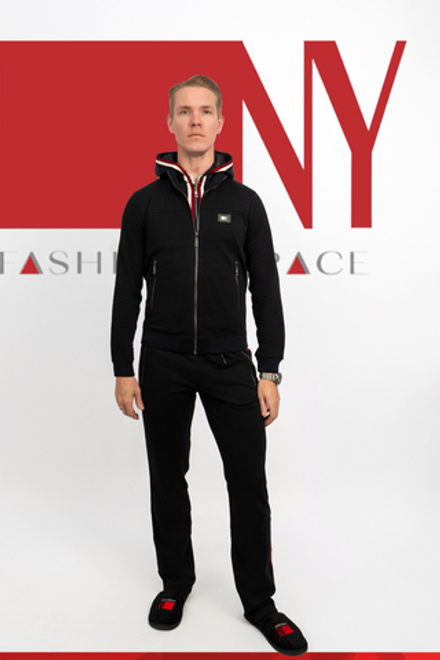 Спортивный костюм с капюшоном