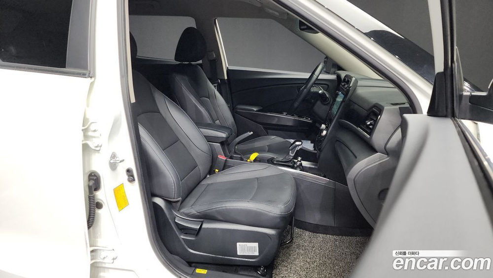 KG Mobility (Ssangyong) Very New Tivoli Бензин 1.5 2WD (01.2020)