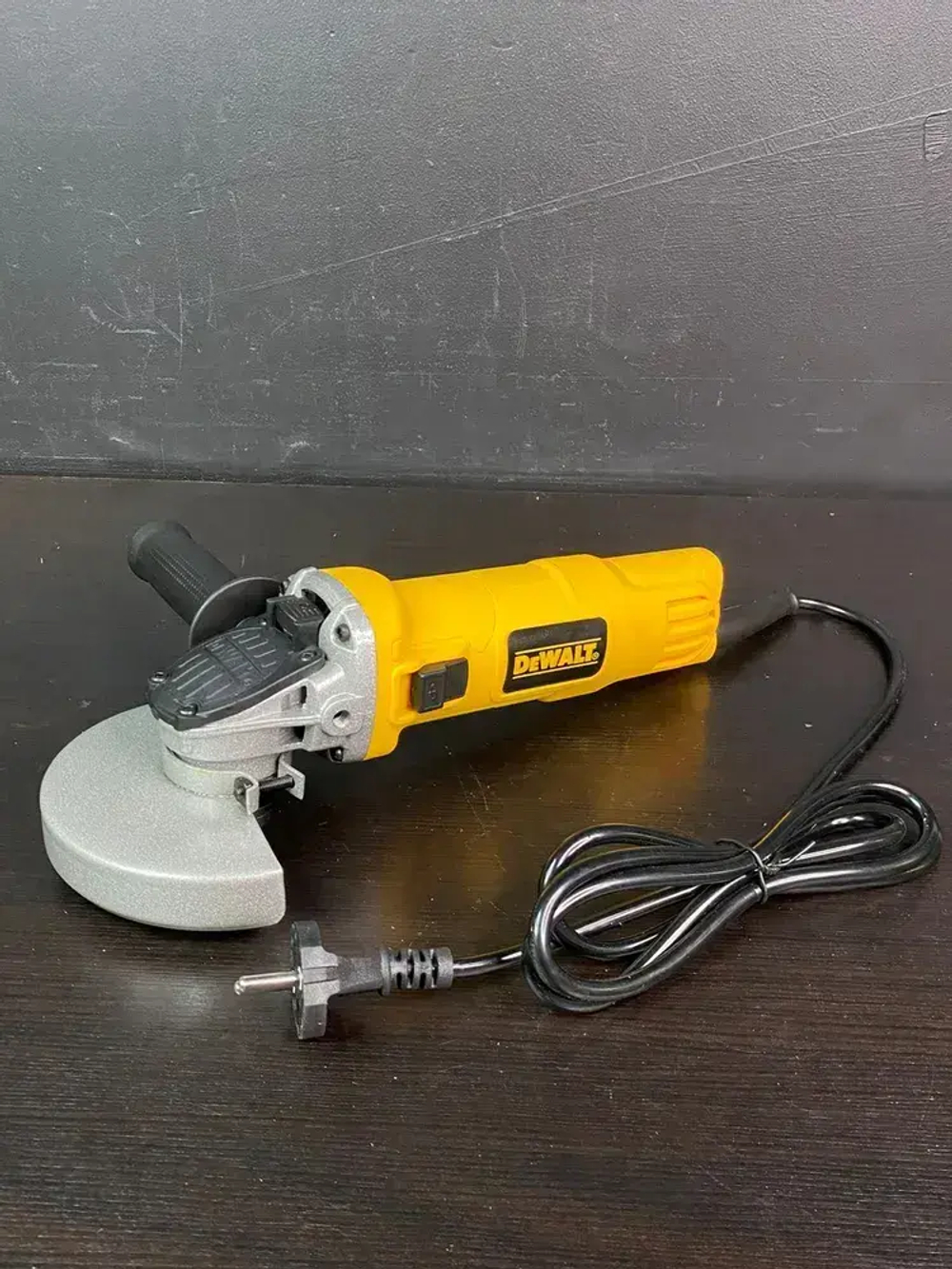 Угловая шлифмашина DeWALT DWE8110S болгарка