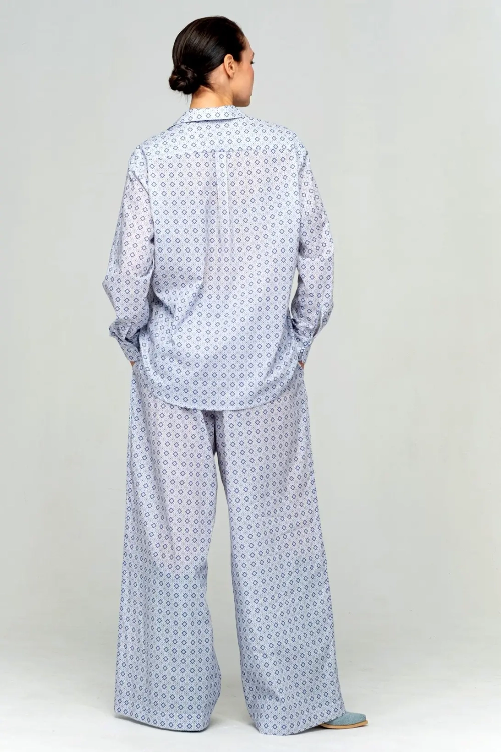 Костюм: брюки и рубашка REDKOE